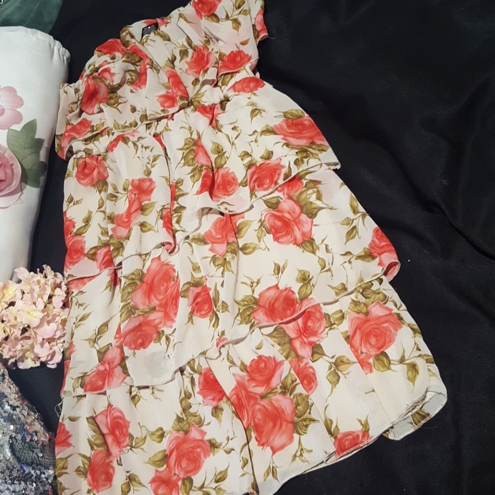 Ruffle dress 💖😗💖